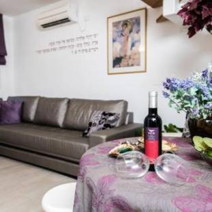 Фотографии базы отдыха
Nuriel Fruit & Guest House