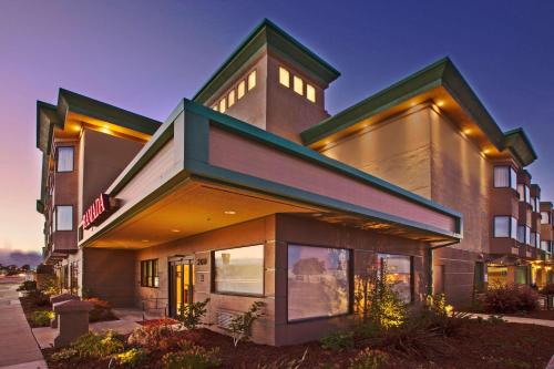 Фотография гостиницы Ramada by Wyndham San Bruno SFO Airport