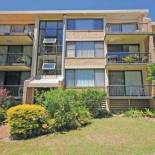 Фотография гостевого дома 10 'Magnus Gardens' 7 Magnus Street - air conditioned & walk to town centre