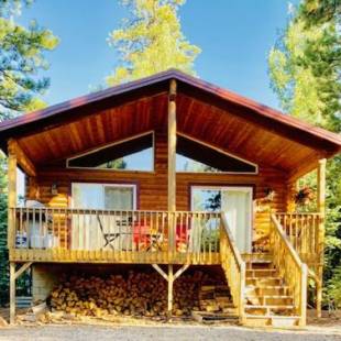 Фотографии гостевого дома 
            Adventure Awaits 3King Bed,2Bath Log Cabin in heart of Duck Creek Village!