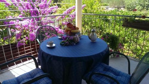 Фотография гостевого дома Apartments with a parking space Slatine, Ciovo - 15175