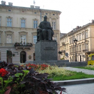 Фотография памятника Памятник М. Грушевскому