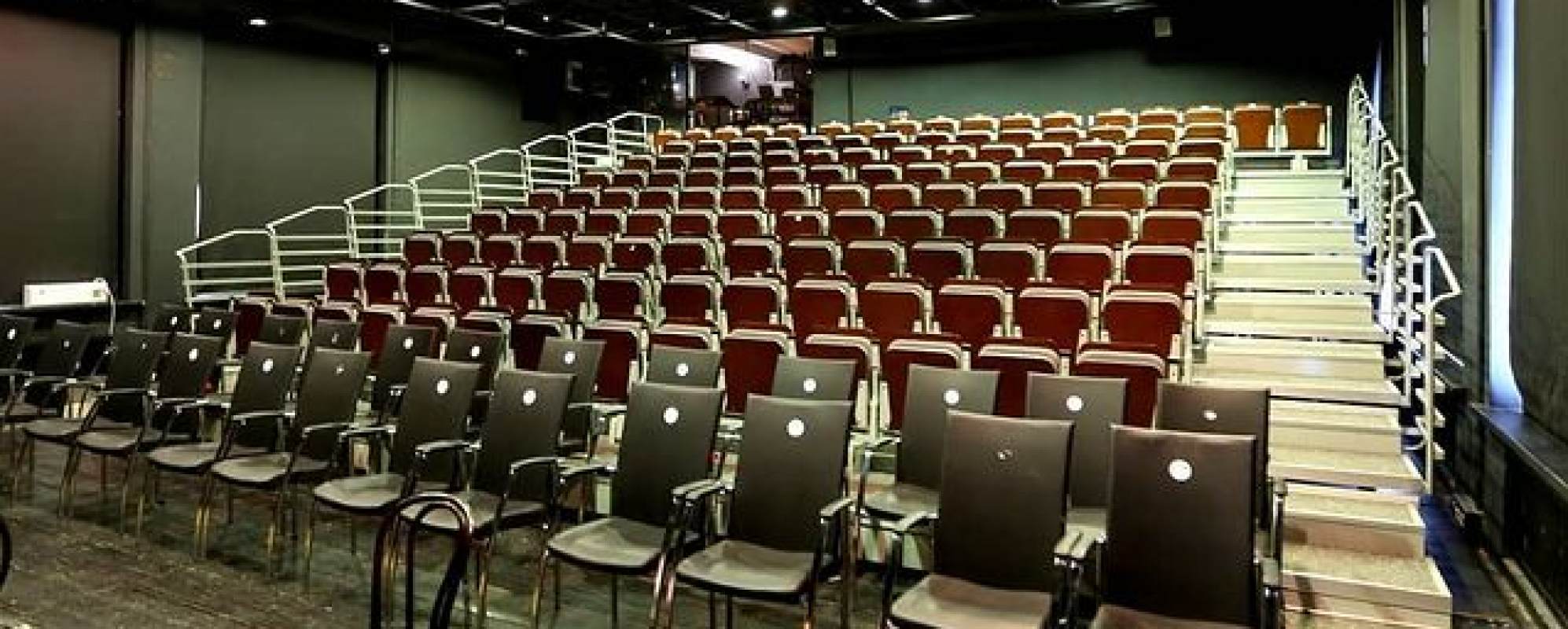 Фотографии концертного зала ДК им. Зуева Малый зал