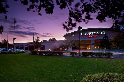 Фотография гостиницы Courtyard Montvale