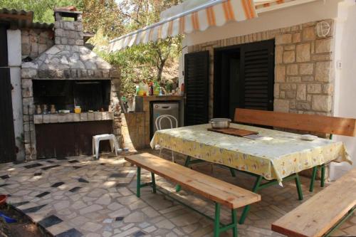 Фотография гостевого дома Apartments by the sea Artatore, Losinj - 7935