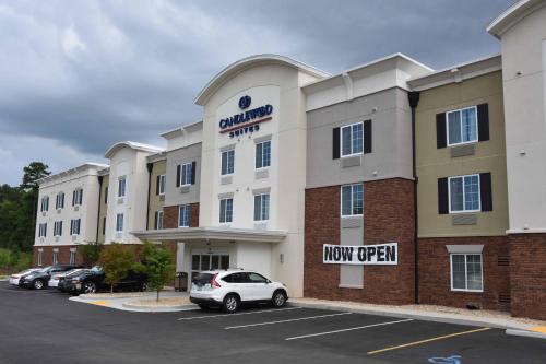 Фотография гостиницы Candlewood Suites Columbus-Northeast, an IHG Hotel