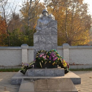 Фотография достопримечательности Памятник Советским воинам на братской могиле