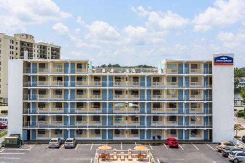 Фотография гостиницы Howard Johnson by Wyndham Virginia Beach At The Beach