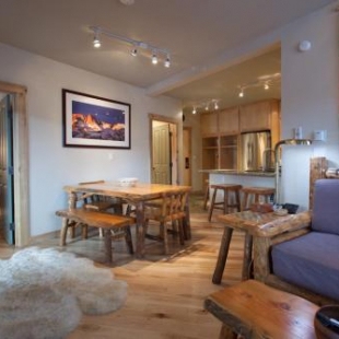 Фотография гостевого дома Juniper Springs Lodge # 426