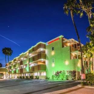 Фотографии гостиницы
Comfort Inn & Suites Huntington Beach