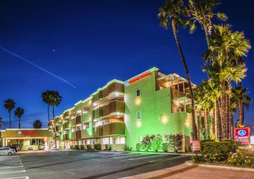 Фотография гостиницы Comfort Inn & Suites Huntington Beach
