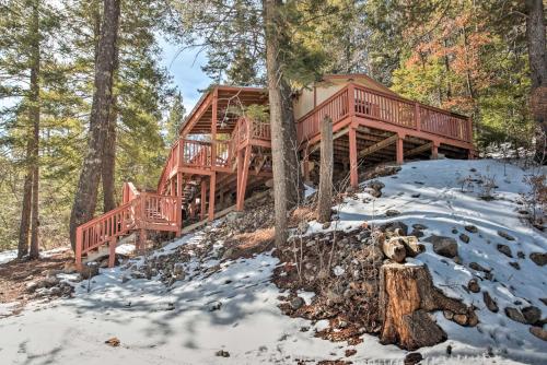Фотографии гостевого дома 
            Rustic Cloudcroft Cabin with Deck-Near Skiing and Fishing!