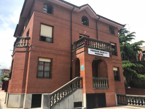 Фотография гостевого дома Pensión Zeus
