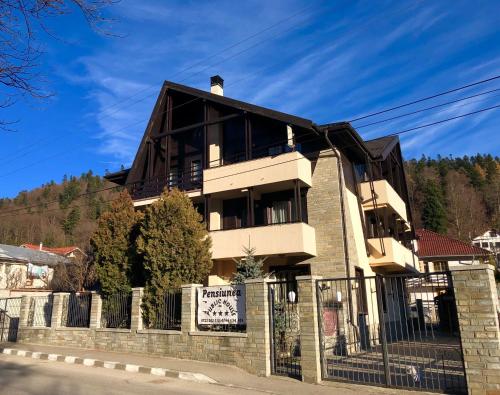 Фотография гостевого дома Pensiunea Public House