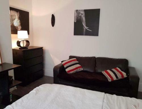 Фотография квартиры CITY CENTRE APARTMENT CLOSE To THE CITY & ST JAMES PARK, AMENITIES AND TRAVEL