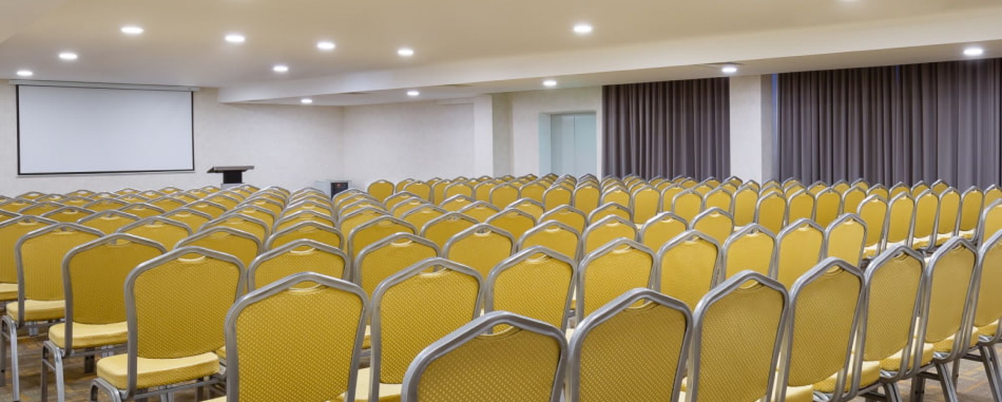 Фотографии конференц-зала Movenpick