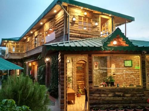 Фотография гостиницы Jharipani Castle