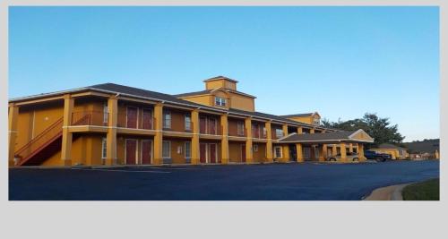 Фотография гостиницы SureStay Plus Hotel by Best Western Asheboro