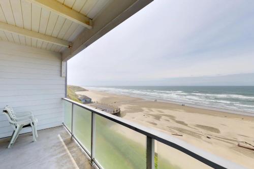 Фотография гостевого дома Nye Beach Lighthouse Vista