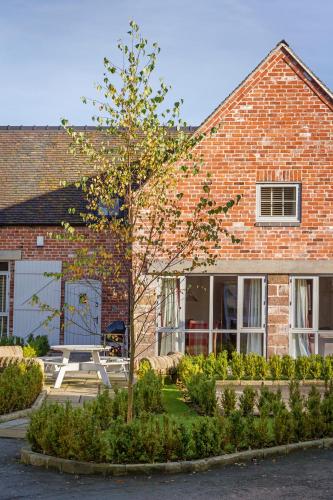 Фотография гостевого дома Unit 1 Dove Farm Barns