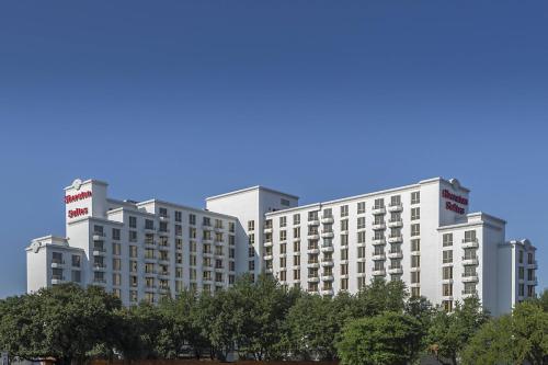 Фотография гостиницы Sheraton Suites Market Center Dallas