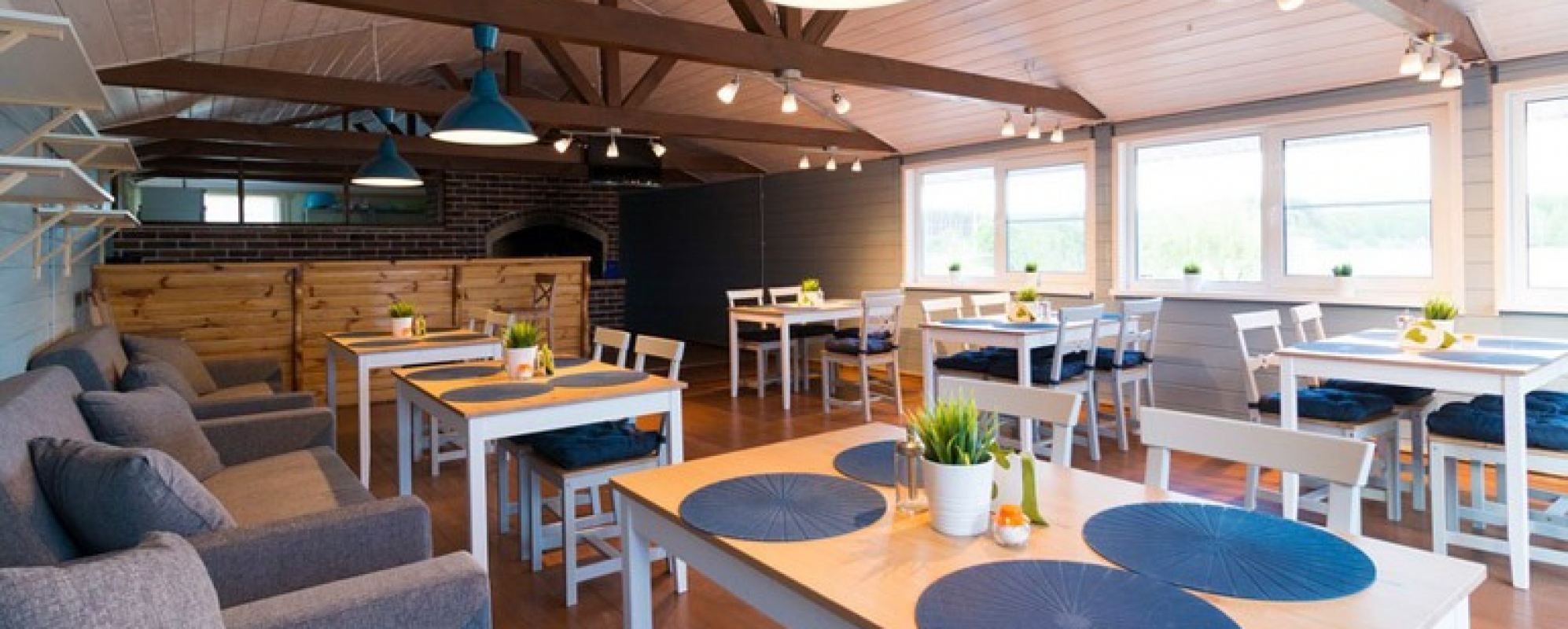 Фотографии банкетного зала Зал кафе Три Пескаря