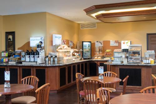 Фотография гостиницы Holiday Inn Express Grand Rapids Southwest, an IHG Hotel