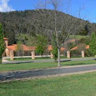 Фотографии мотеля
Bright on Track