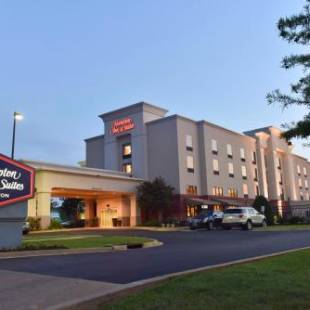 Фотографии гостиницы 
            Hampton Inn & Suites Alexandria