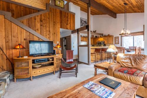 Фотография гостевого дома Bridgepoint Condo 24 - On Trail Creek & Walk to Downtown and Bald Mt