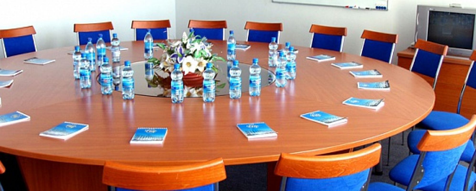 Фотографии комнаты для переговоров ДИС