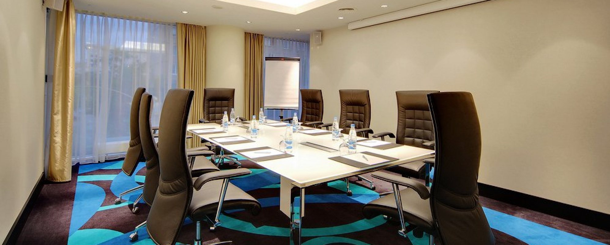 Фотографии комнаты для переговоров Штраус