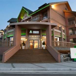 Фотографии гостиницы 
            Holiday Inn & Suites Alpensia Pyeongchang Suites, an IHG Hotel