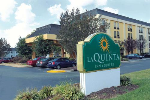 Фотография гостиницы La Quinta by Wyndham Charlotte Airport North