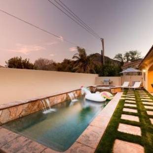 Фотографии гостевого дома 
            10 mins From Coachella! Pool, Spa, Theatre Room! Amarilla by AvantStay LIC-067,420