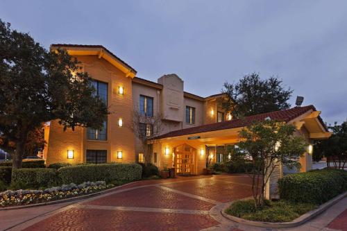 Фотография гостиницы La Quinta Inn by Wyndham San Antonio I-35 N at Toepperwein