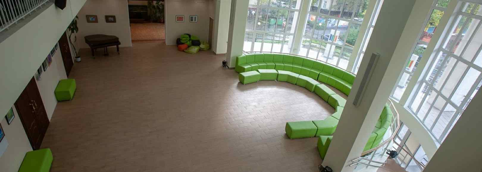 Фотография фойе КЦ Зодчие Фойе 2-го этажа