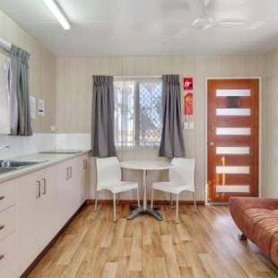 Фотографии базы отдыха 
            Charters Towers Tourist Park