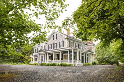 Фотография гостевого дома Mira Monte Inn & Suites