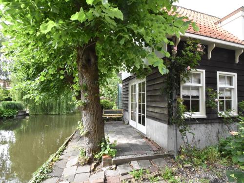 Фотография гостевого дома Charming house in the centre of Edam, in a quiet location by the water.