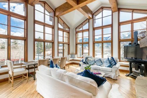 Фотография гостевого дома Colonnade Residence 11