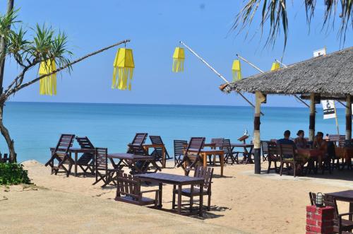 Фотография базы отдыха Lanta Nice Beach Resort - SHA Extra Plus