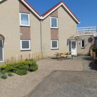 Фотография гостевого дома Mosselbank 93 - Noordzeepark Ouddorp, with private front and back garden near the beach - not for companies