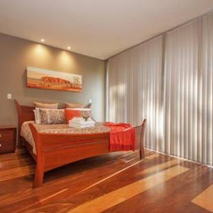 Фотографии гостевого дома 
            Centenary Peaks