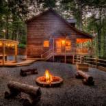 Фотография гостевого дома Cozy Cub Cabin by Escape to Blue Ridge
