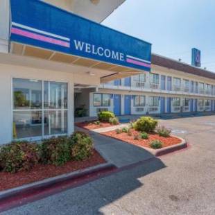 Фотографии гостиницы 
            Motel 6-Del Rio, TX