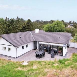 Фотографии гостевого дома 
            Four-Bedroom Holiday home in Blåvand 40