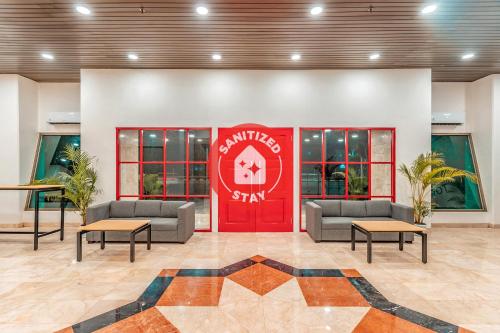 Фотография гостиницы Vaccinated Staff - OYO Townhouse 2 Hotel Gunung Sahari