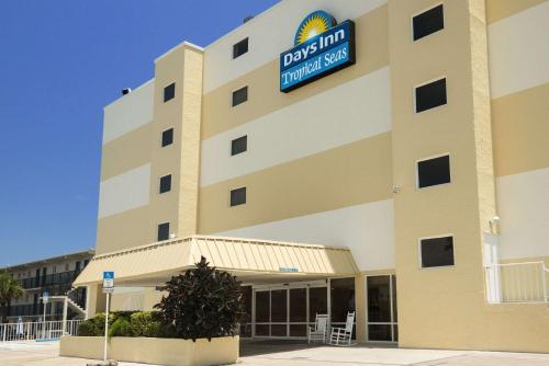 Фотография гостиницы Days Inn by Wyndham Daytona Oceanfront