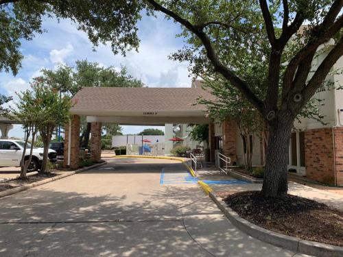 Фотография гостиницы OYO Hotel Houston Katy Freeway